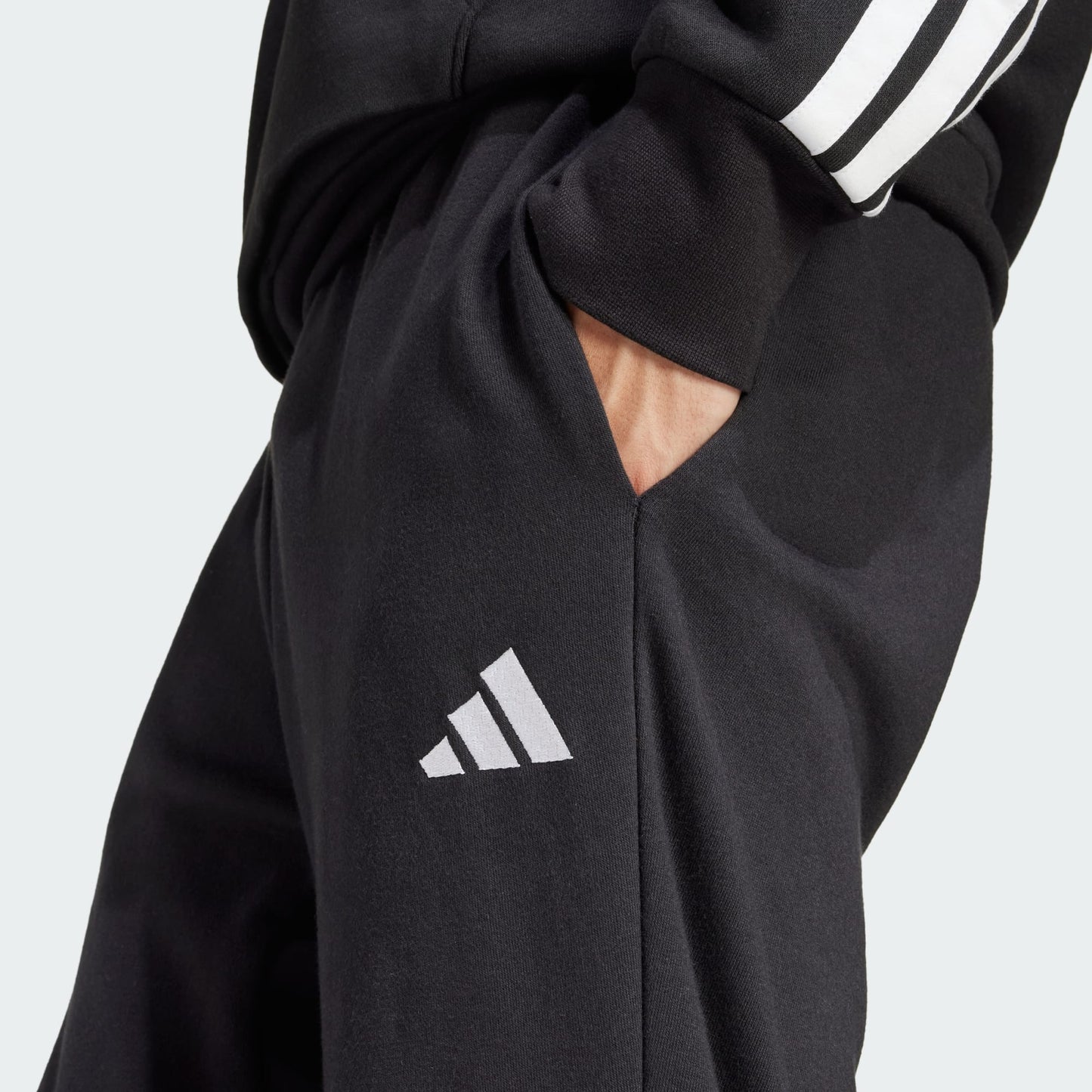 PANTALONI ADIDAS ESSENTIALS FEEL COMFORT FRENCH TERRY NERO UOMO